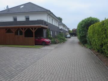 Energiespar DHH mit EBK und Carport