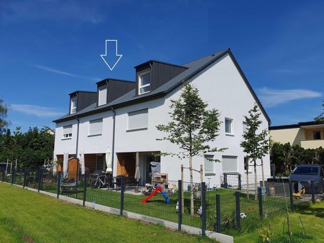 Energiesparend und gesund Wohnen: Neues Holzmassiv Reihenhaus mit 6 Zimmern in Obermenzing