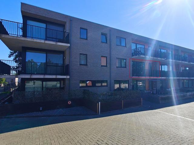 Energiezuinig appartement met 2 slaapkamers, terras, staanplaats en kelder te Sint Pieters Leeuw