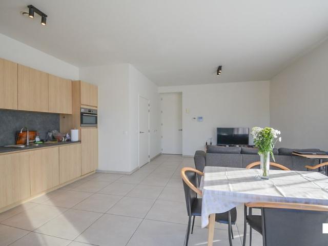 Energiezuinig 2 slaapkamer appartement met garage centrum Rumbeke