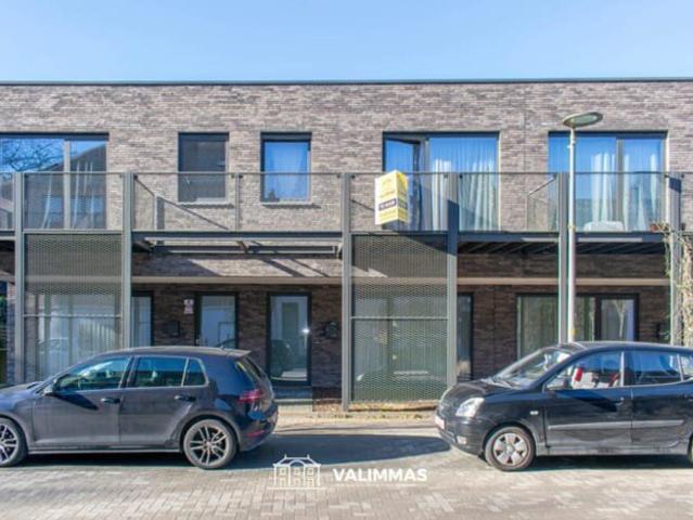 Energiezuinige woning met tuintje, 3 terrassen en garage.