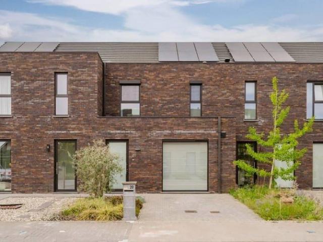 Energiezuinige woning met 3 slaapkamers, uitweg en garage!