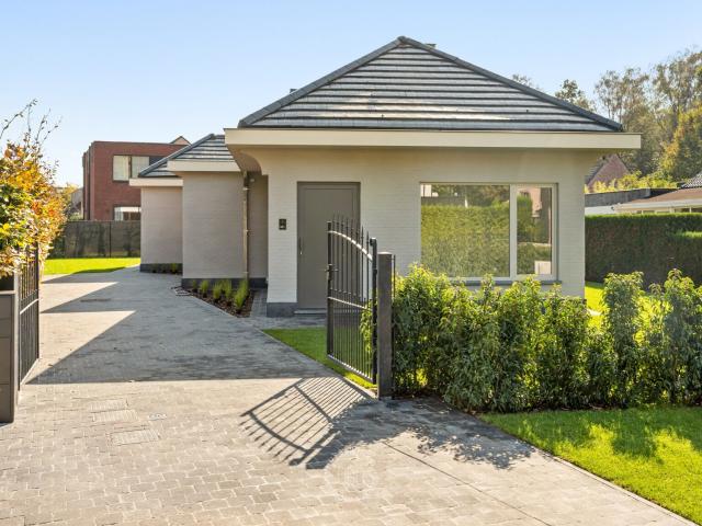 Energiezuinige bungalow op centrale ligging in Waasmunster | Huysewinkel
