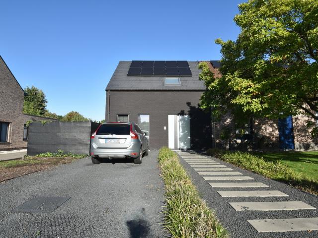 Energiezuinige nieuwbouwwoning met tuin en garage in rustige buurt