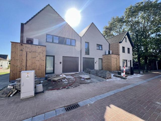 Energiezuinige nieuwbouwwoning met tuin in rustige straat te