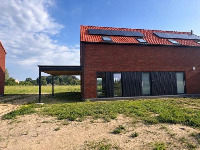 Energiezuinige nieuwbouwwoning met 3 slaapkamers en car port