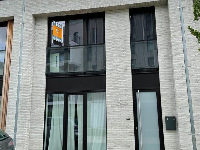 ENERGIEZUINIGE recente woning met GARAGE & TUIN & ZONNEPA.