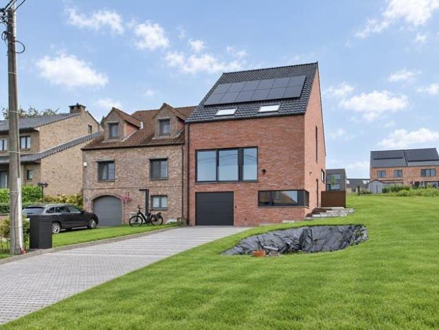 Energy efficient NEW BUILD PROPERTY with 4 bedrooms