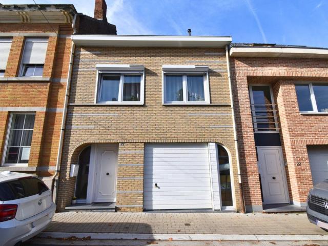 Energy efficient terraced house with 3 bedrooms, garage.