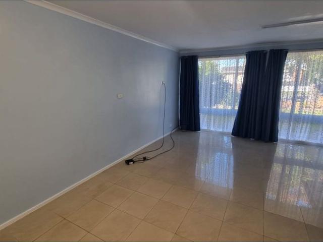 Energy efficient 3 bedroom brick home with Solar Panels Edensor Park