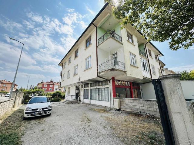Enes Acur'dan Sakarya Mah. Tramvay Durağı Karşısı 2+1 Daire