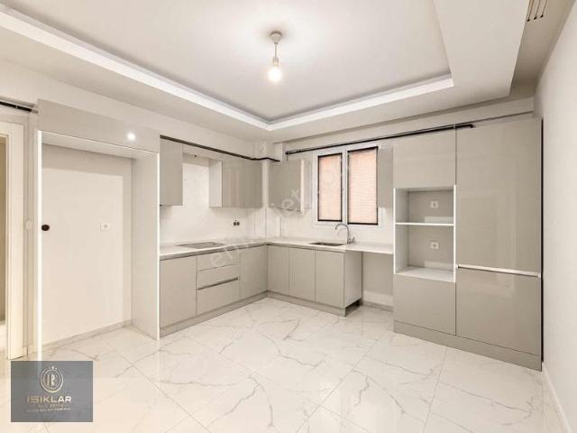 Enes Işık 'tan Yakıncada Ultra Lüks 3+1 Kiralık Daire