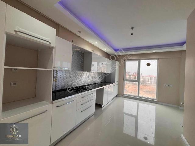 Enes Işık'tan Bostanbaşı Ana Cadde Üzerinde 4+1 Yapılı Daire