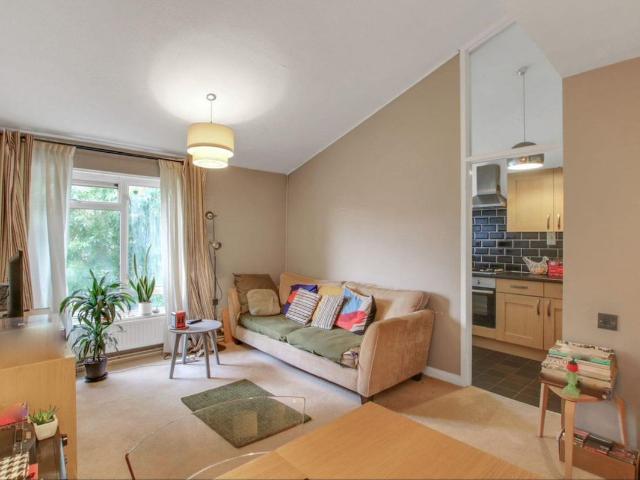 Enfield Close, Uxbridge UB8, 1 bed flat to rent, £1,500 pcm | PrimeLocation