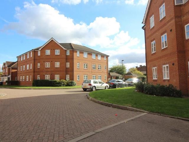 Enfield EN3, 2 bed flat to rent, £2,000 pcm | PrimeLocation
