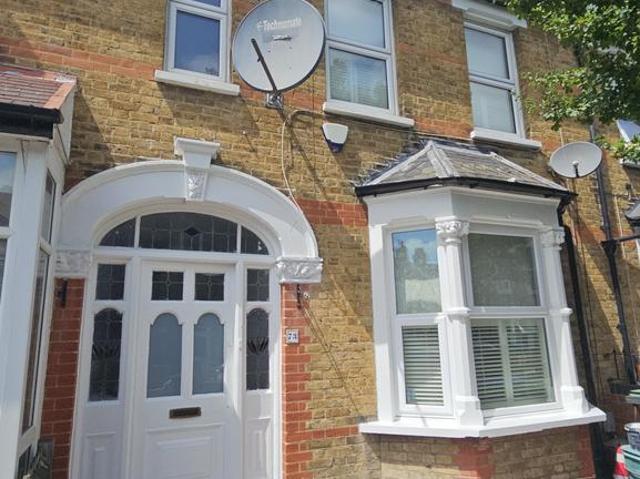 Enfield EN3 3 bed house to rent £2,200 pcm £508 pw