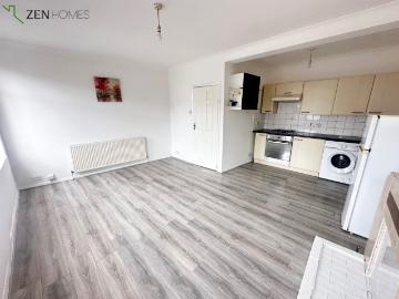 Enfield EN3 3 bed maisonette to rent £2,050 pcm £473 pw