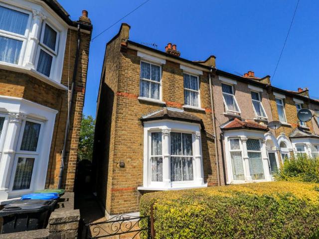 Enfield, Greater London EN3, 4 bed terraced house to rent, £2,850 pcm | PrimeLocation