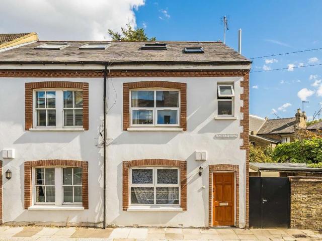 Enfield Road, Brentford TW8 1 bed flat to rent £1,700 pcm £392 pw