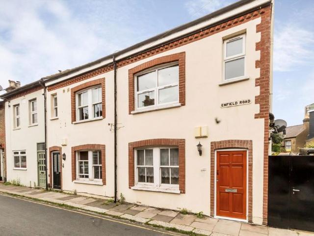 Enfield Road, Brentford TW8 1 bed flat to rent £1,750 pcm £404 pw