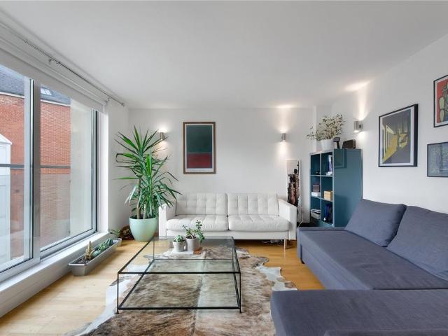 Enfield Road, London, N1 2 bed apartment to rent £2,950 pcm £681 pw