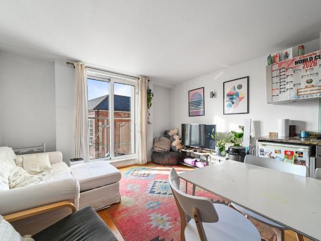 Enfield Road, London N1, 2 bed flat to rent, £2,950 pcm | PrimeLocation