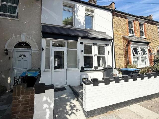 ENFIELD, 4 bed terraced house to rent £2,750 pcm £635 pw