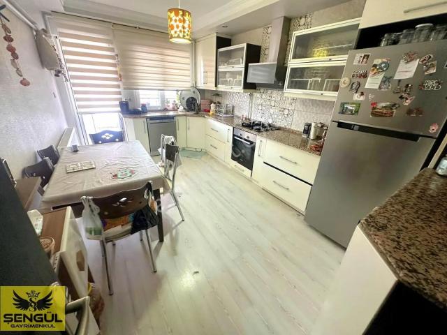 Şengül Gayrimenkul'den 1.200 Evlerde Satılık 4+1 Önü Açık Daire
