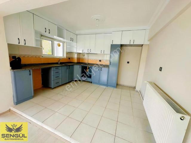 Şengül Gayrimenkul'den Adalette 3+1 Kiralık Önü Açık Daire