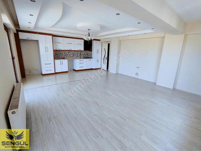 Şengül Gayrimenkul'den Albayrakta Satılık Arakat 210m Daire