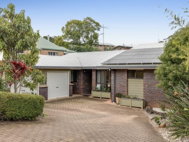 Engaging Home + Picturesque Surrounds