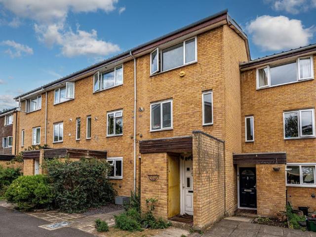 Engadine Close, East Croydon. 2 bed maisonette to rent £1,850 pcm £427 pw