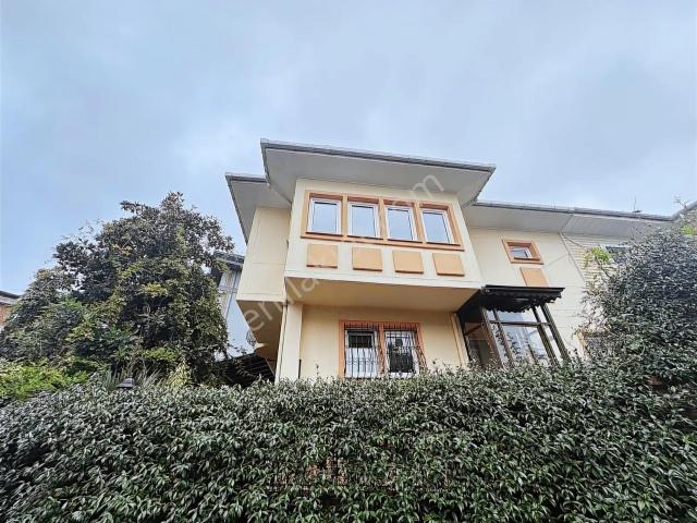 Çengelköy Ata2 Sitesinin Ensessiz Sokağında Bakımlı Dublex Villa
