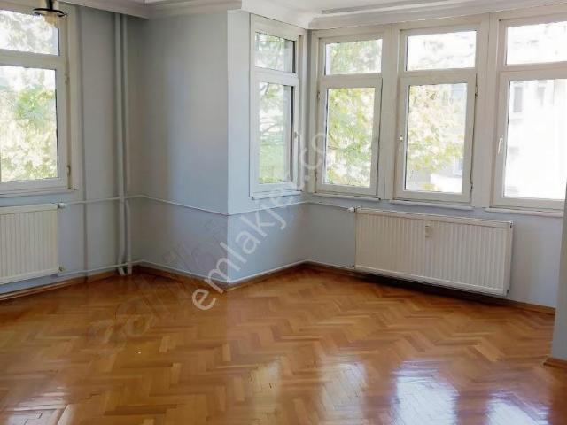 Çengelköy Ata2'de Harika Konumda Kiralık Ara Kat Daıre