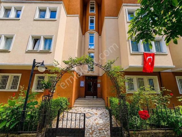 Çengelköy Ata 2 Sitesi Çıkışa Yakın Konum 145 M² Daire