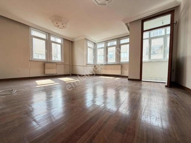 Çengelköy Ata 2 Sitesi Çıkışa Yakın Konumda 3+1 Daire