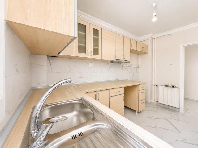 Çengelköy Ata 2 Sitesi Çıkışa Yakın Konumda Dekorasyonlu 2+1