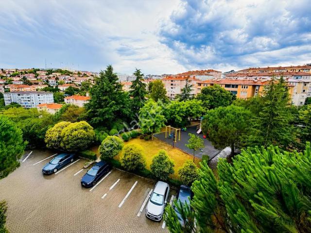 Çengelköy Ata 2 Sitesi Çıkışa Yakın Konumda Şerefiyeli 120 M²