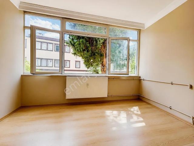 Çengelköy Ata 2 Sitesi Migros Girişi D Kapısı Konumunda 125 M²