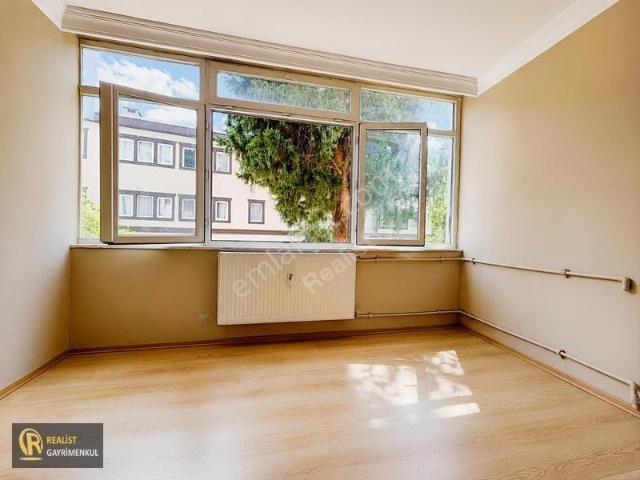 Çengelköy Ata 2 Sitesi Migros Girişi D Kapısı Konumunda 125 M²
