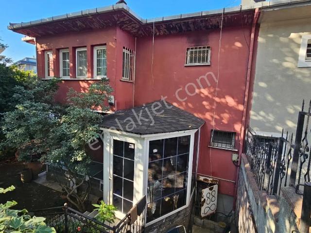 Çengelköy Ata 2 Sitesi 'nde Kiralık 2+1 Villa Bahçe Katı