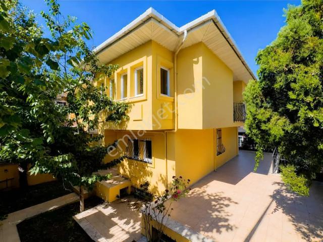 Çengelköy Ata 2 Sitesinde 320m2 Triplex Villa