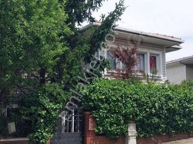Çengelköy Ata 2'de Çıkışa Yakın Sağlam Zeminde Satılık Villa