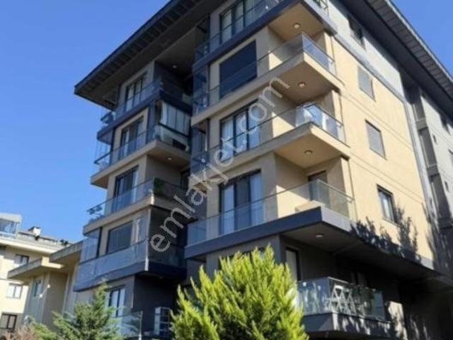 Çengelköy Bahçelievler Mahallesinde 3+1 K.otoparklı 2 Balkonlu