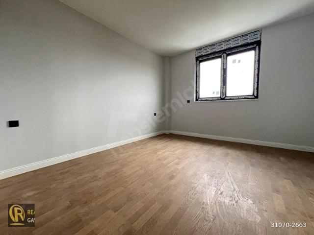 ÇENGELKÖY DE 3 BLOKLU BUTİK SİTEDE 6+2 SATILIK DUBLEX