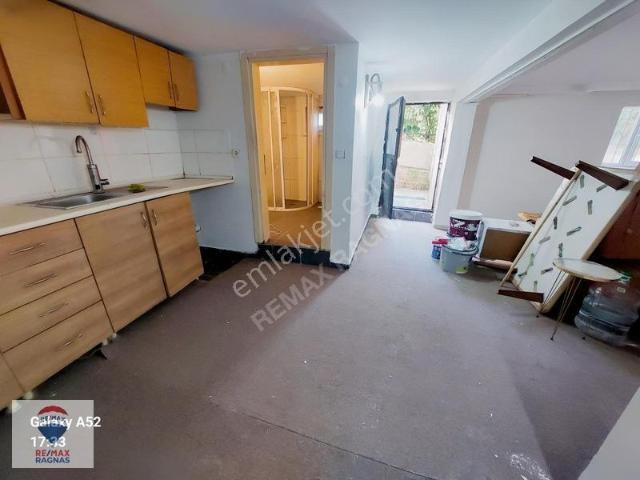 Çengelköy De Kiralık 1+1 Bahçe Katı Daire