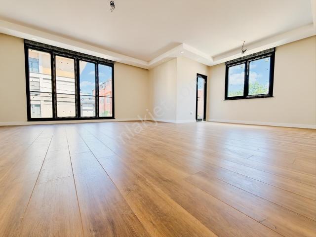 Çengelköy Doğuş Üniversitesi Çevresinde 130 M² 3+1 Geniş Daire