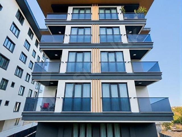 ÇENGELKÖY'DE MODERN MİMARİLİ, BALKONLU VE OTOPARKLI SIFIR 2+1