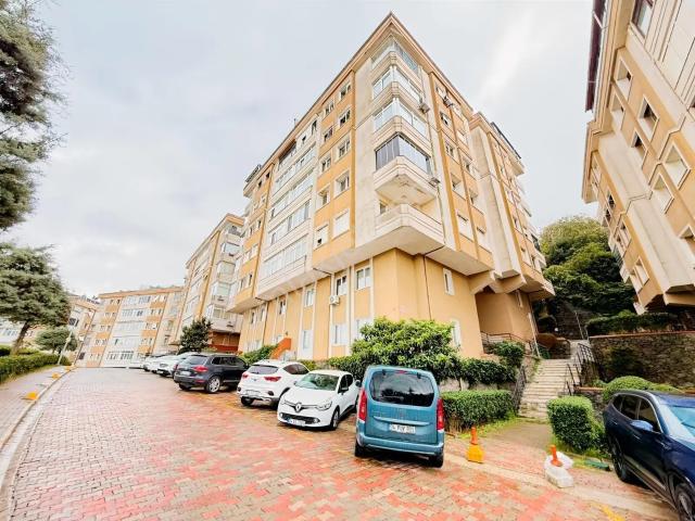 Çengelköyde Havuzlu Site İçerisinde Kiralık Eşyalı 3+1 Daire