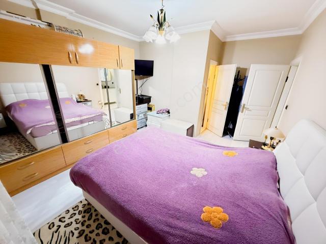Çengelköyde Havuzlu Site İçerisinde Satılık Eşyalı 3+1 Daire